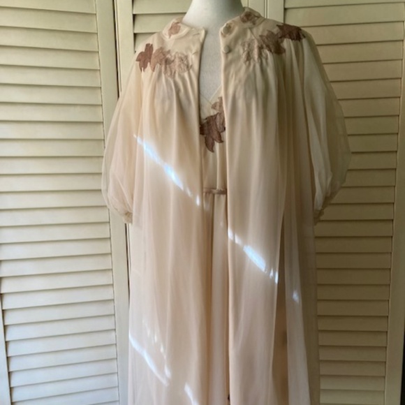 1960's Van Raalte Waltz Length Peignoir Set - Picture 3 of 15